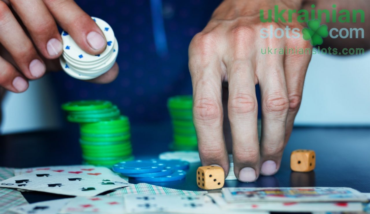 Рейтинг кращих онлайн казино Україна 2023, гравець грає у покер